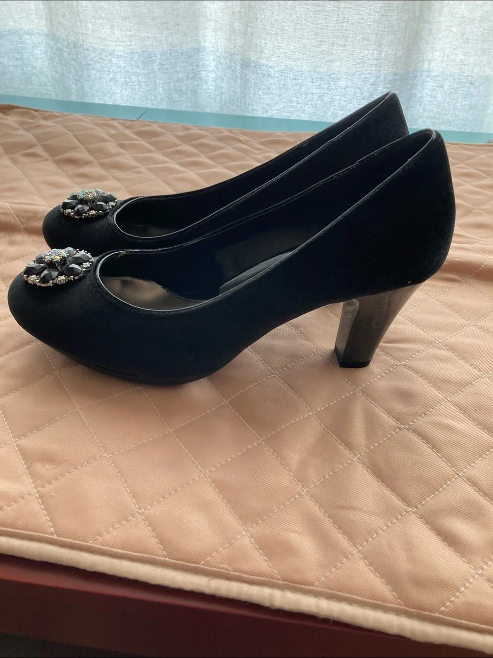 croft & barrow Black Jeweled Round-Toe velvet Women's Pumps size 8.5